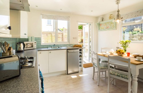 Lyme Regis Cottage | Homestead, Lyme Regis is a cosy riverside cabin, 10 mins walk from the beach