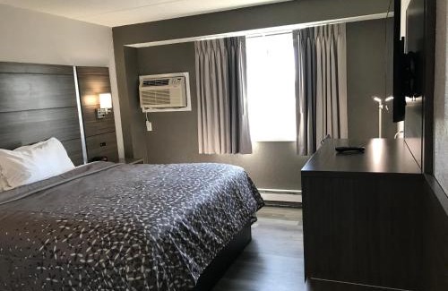 Clearwater Hotel | HomeTown Inn