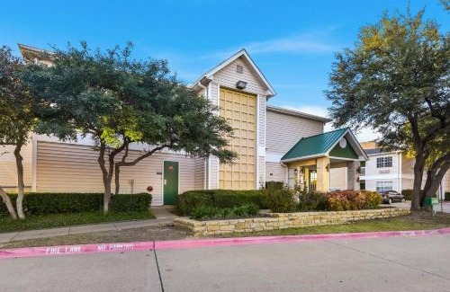 Far North Dallas Hotel | HomeTowne Studios by Red Roof Dallas - North Addison - Tollway