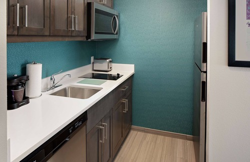 Ronkonkoma Hotel | Homewood Suites by Hilton Ronkonkoma