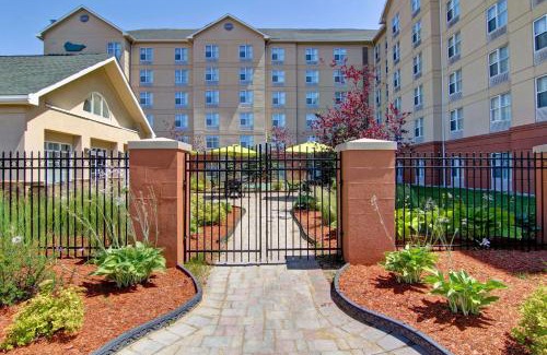 Gateway Hotel | Homewood Suites by Hilton Toronto Mississauga