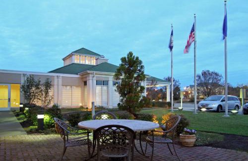 Greenbrier East Hotel | Homewood Suites by Hilton Chesapeake - Greenbrier