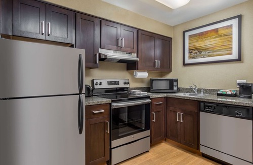 Newark Hotel | Homewood Suites by Hilton Newark-Fremont