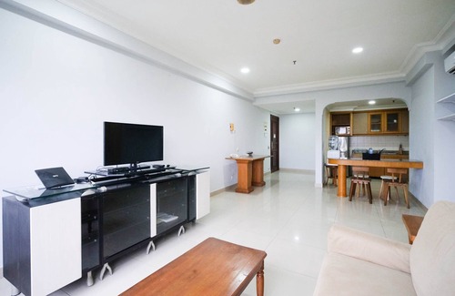 Suko Manunggal Apartment | Homey 2Br With Extra Room At Taman Beverly Apartment