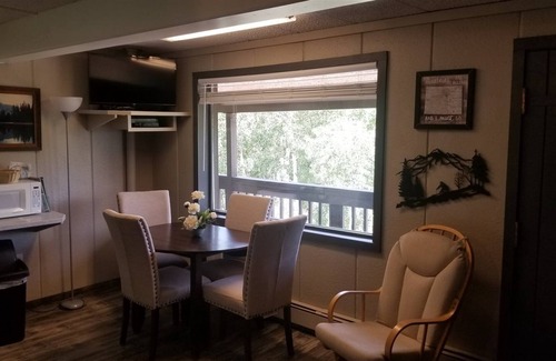 Glenwood Springs Condo | Homey and cozy with a large table for great feasts or epic card games.