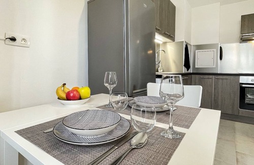 Ambilly Apartment | Homey Keola -Free parking/Near tram to Geneva/Wifi