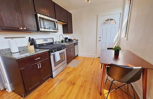 Kenwood Apartment | Homey Vibes Furnished 1BR Apt