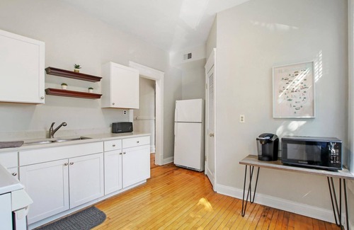 Uptown Apartment | Homey|Vintage|2BR Uptown