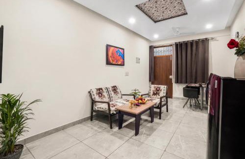 Dilshad Garden Apartment | Homlee-Luxurious 2BHK-Dilshad Metro- Ground Floor