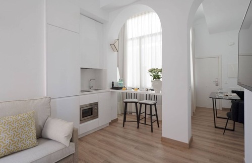 Distrito Centro Apartment | Hommyhomme Coliseum 103