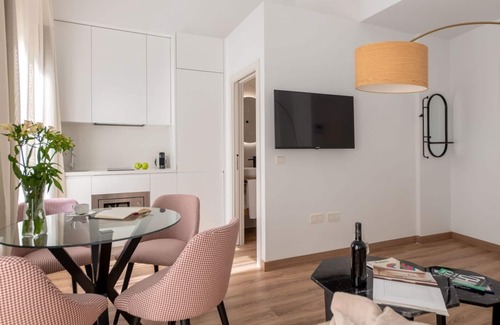 Distrito Centro Apartment | Hommyhomme Coliseum 201