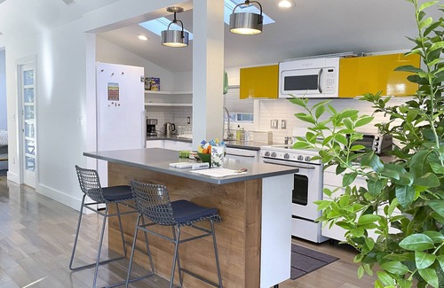 Charlottesville House | Honey House—beautiful detached Modern loft near UVA, Downtown and Monticello