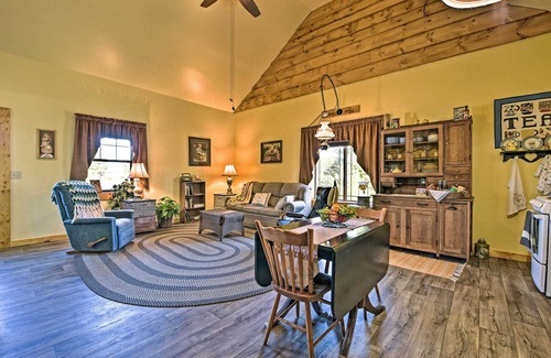 Nappanee Cabin | 'Honey House Cabin' - A Quiet Countryside Retreat!