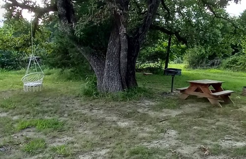 Elkland RV Rental | Honeyberry Hideout Campsite at B Berry Farms & Co.