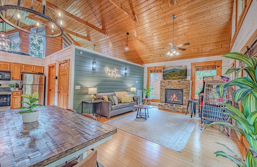 Pigeon Forge Cabin | Honeymoon Cabin with Heated Indoor Pool, Hot Tub, Arcade, Bbq