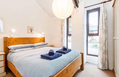 Whitchurch Canonicorum Cottage | Honeypot Cottage - with Logburner, Indoor Pool, Spa, Sauna, Aplacas! Sleeps 3 guests in 2 bedrooms