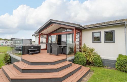 Kinmel Bay House | Honeysuckle Lodge