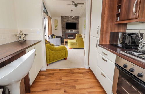 Kinmel Bay Cottage | Honeysuckle Lodge