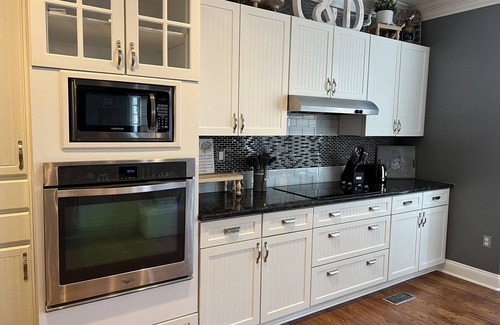 Chesapeake City House | Hook Wine & Sinker~sleeps 14 to 16 🚤 includes slip at Inn 🚤water views!