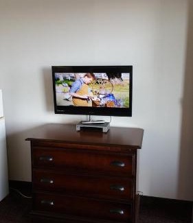 Portland Hotel | Hoosier Inn- Portland