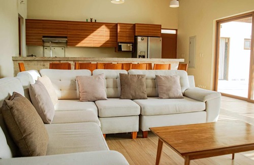Ica Villa | HOP Lago & Mar: space and stunning views