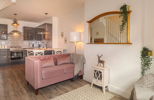 Hythe Cottage | HOPE COTTAGE, country holiday cottage, with a garden in Hythe