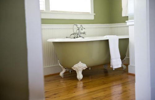 Sperryville Bed & Breakfast | Hopkins Ordinary Bed, Breakfast and Ale Works