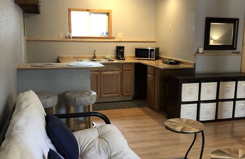 Coram Apartment | Hoppers Neck Of The Woods (4)