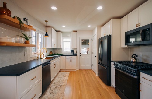 Walnut Creek Apartment | Horizon Haven | Family Getaway in Amish Country w/Big Views + 3 min walk to food & shops