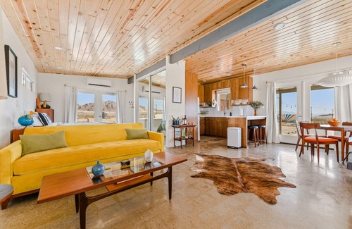 Wonder Valley House | Horizon Haven | Hot Tub, Views, Romantic Retreat