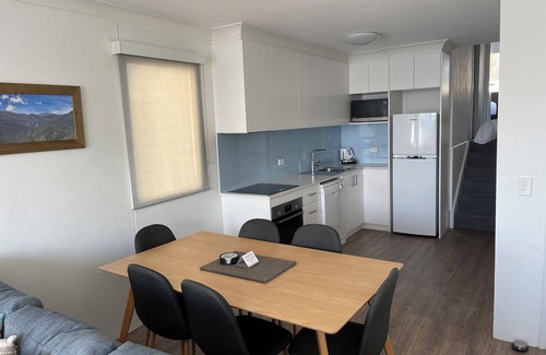 Jindabyne Apartment | Horizons 424 Lake Jindabyne Waterfront ApartmentnSleep 6, 2 bedroom, 2 bathroom