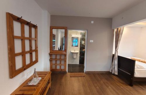 Valparai Bed & Breakfast | Hornbill Castle