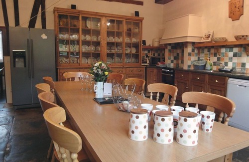 Colyton Cottage | HORNSHAYNE FARMHOUSE, pet friendly, with a garden in Farway