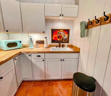 Buckingham House | Horse Ranch Adventures - Paradise Ranch Bunkhouse