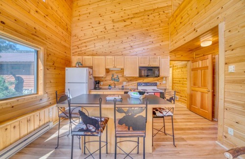 Emigrant House | Horse Ranch on the Yellowstone River. Close to Gardiner and Yellowstone Park.