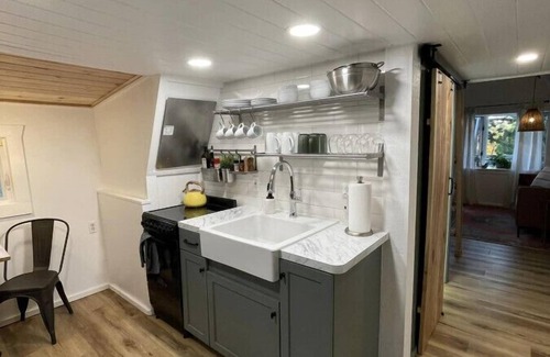 Ortonville House | Horses|Hot Tub|Fire Pit|Hiking|Tiny Home