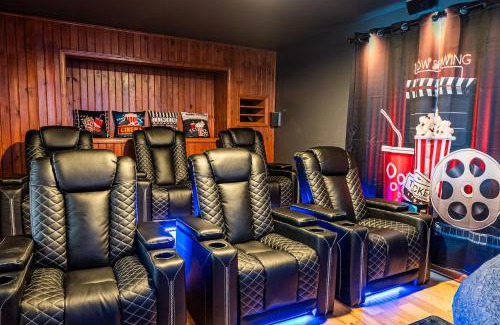 Summerlee House | Horseshoe Acres - Home theater, spa room, hot tub