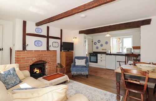Pentney Cottage | HORSESHOE COTTAGE, pet friendly, character holiday cottage in Pentney