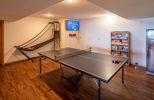 Merrifield Cabin | Horseshoe Lake Cabin with Sandy Beach, Gameroom, Fire Pit, Kayaks + Paddleboards