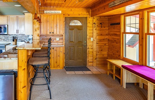 Merrifield Cabin | Horseshoe Lake Home with Sandy Shores & Stunning Sunsets with 200 feet shoreline