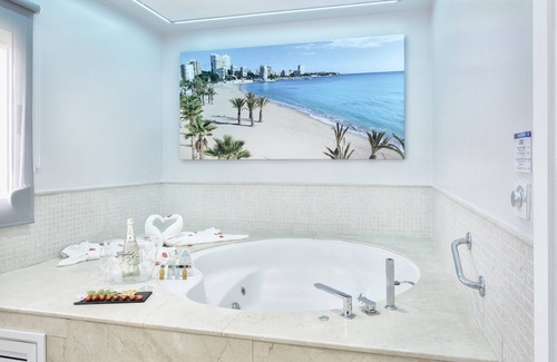 San Juan de Alicante Hotel | Hospedium Hotel Abril