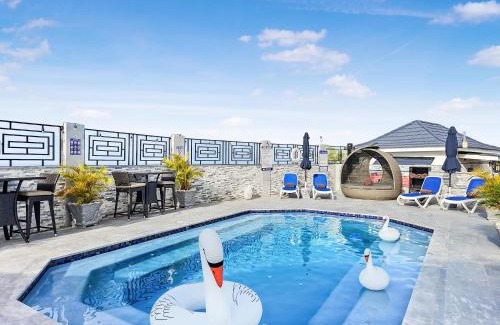 St.Bran's Burg Hotel | Hospitality Expert BTS 3 - Pool Beach & Bar