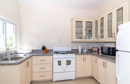 IronShore Estates House | Hospitality Expert NCB5: Pool, Beach & Chef