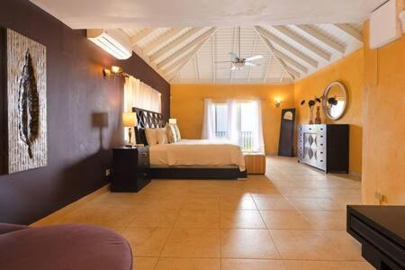 IronShore Estates Villa | Hospitality Expert Stonehenge - 5BR Mansion
