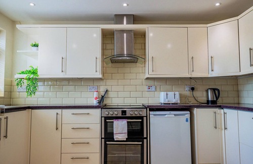 Wyken House | Host & Stay | Manfield Avenue