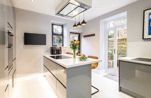 Holestone Moor House | Host & Stay | Rock End