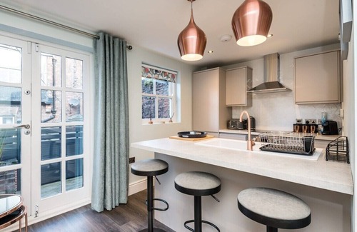 Hope Street House | Host & Stay | The Pilgrim Coach House