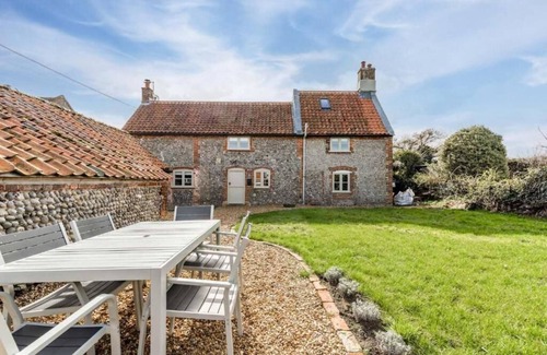 Salthouse Cottage | Host & Stay | White End