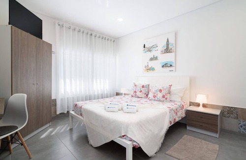 Arvore House | Host Wise Arvore - Triple Room w/Terrace and Pool