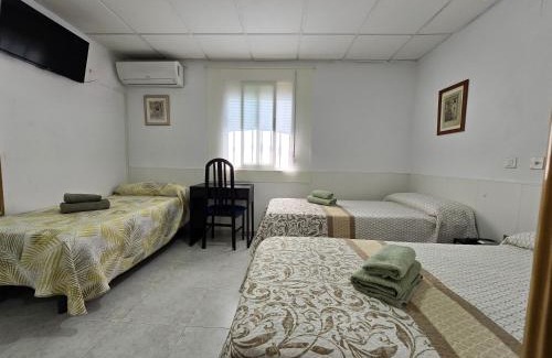 Cazalegas House | Hostal Alfil